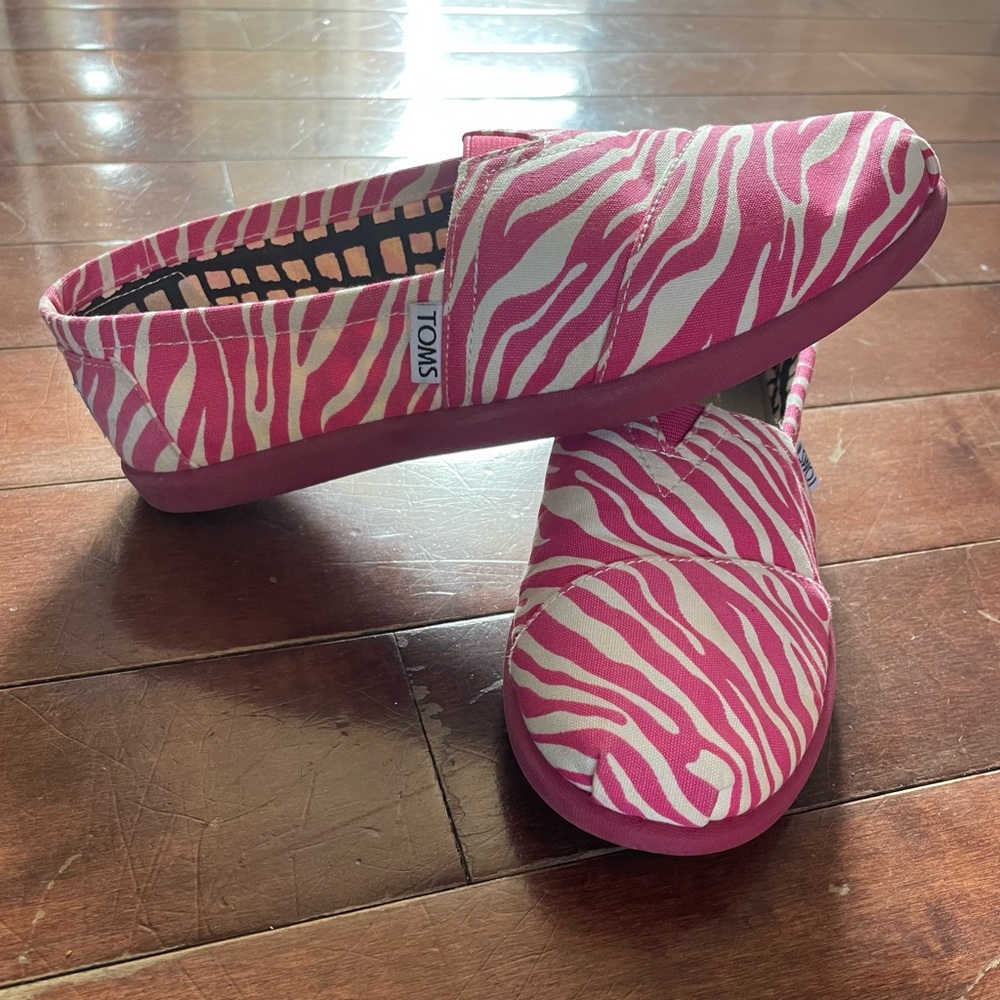 Toms pink zebra print